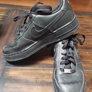 Youth black Nike Airforce 1